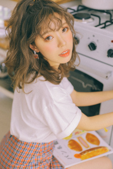 调教拨开两唇打花蒂戒尺
